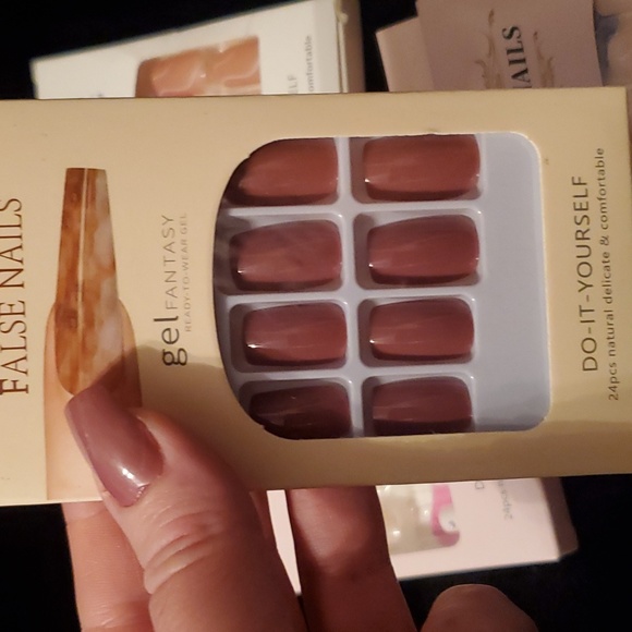 5 Sets of Press on nails - Picture 4 of 6